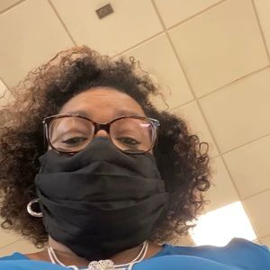 Meet your Posher, Gloria